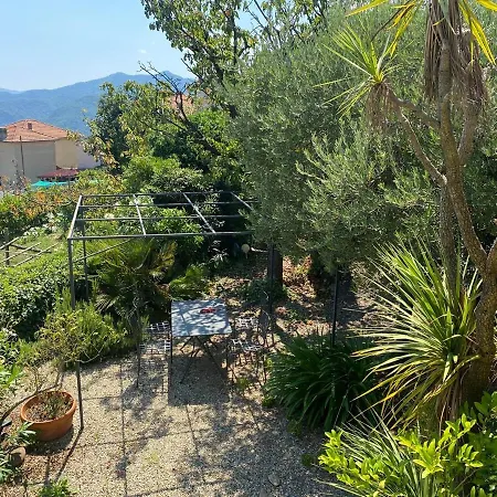 Casa Pino Mit Eingezaeuntem Garten In Ligurien Zur Alleinnutzung * Borghetto d'Arroscia