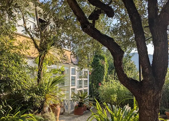 Casa Pino Mit Eingezaeuntem Garten In Ligurien Zur Alleinnutzung