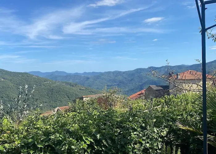 Casa Pino Mit Eingezaeuntem Garten In Ligurien Zur Alleinnutzung Borghetto d'Arroscia