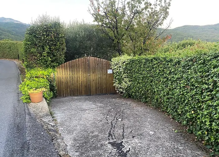 Casa Pino Mit Eingezaeuntem Garten In Ligurien Zur Alleinnutzung