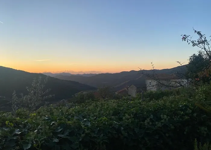 Casa Pino Mit Eingezaeuntem Garten In Ligurien Zur Alleinnutzung